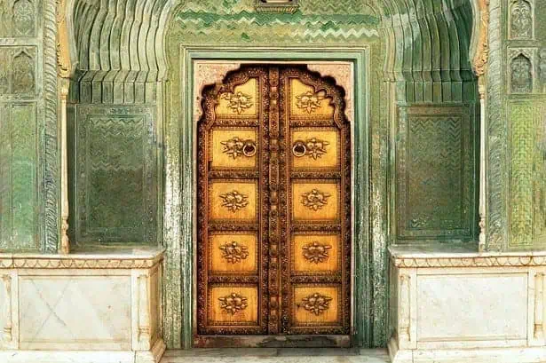 Book Review of The Palace of Illusions