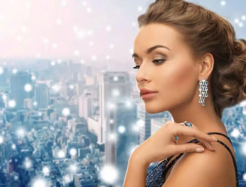 How to Become a Socialite