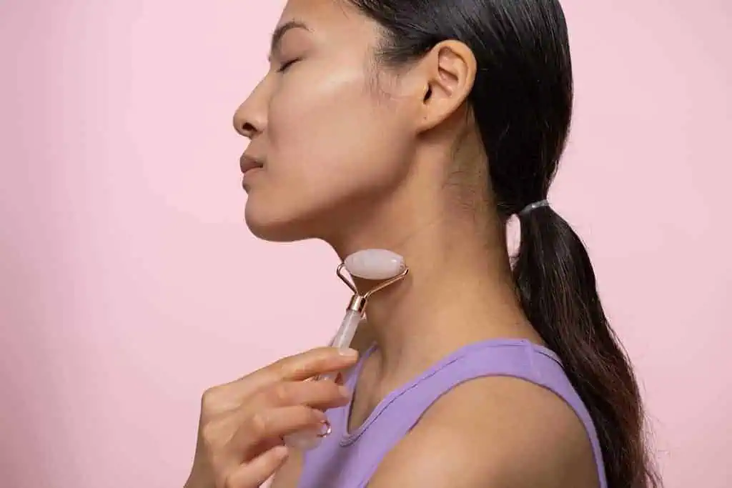 7 Amazing Tips to Get Rid of Lines on Neck 4 How to get rid of lines on neck