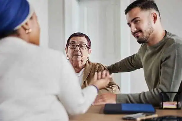 r-support-negotiation-and-compensation-investment-pension-and-elderly-mother-with-professional-people-advisory-help-and-retirement
