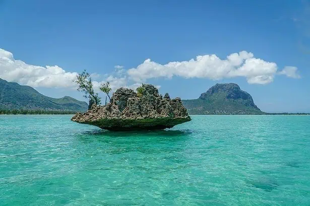UNDERWATER WATERFALL MAURITIUS