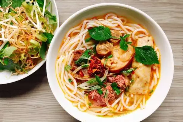 A Scrumptious Food Tour Awaits at NYC''s Lower East Side!