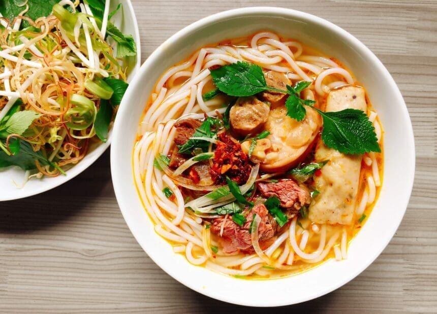 A Scrumptious Food Tour Awaits at NYC''s Lower East Side!