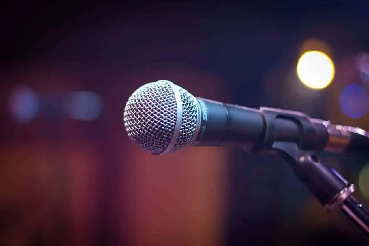 The Unexplained Death of Kurt Cobain- Explored in 5 Points 3 A Microphone