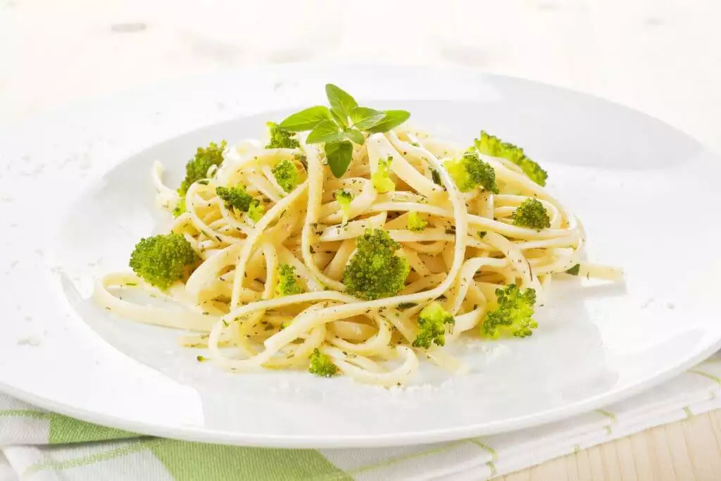 The Ultimate Spaghetti Companion: 12 Side Dishes to Elevate Your Meal 2 Plain spaghetti on the plate