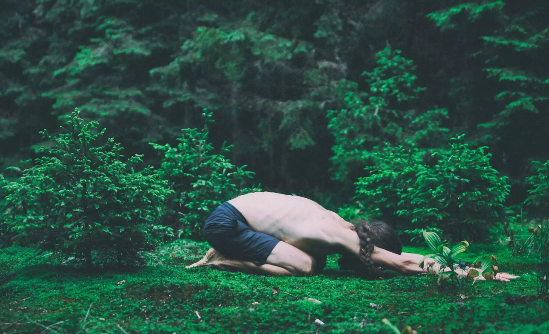 What are the best yoga poses for knee pain