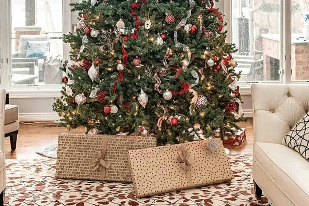 how to put garland on the christmas tree