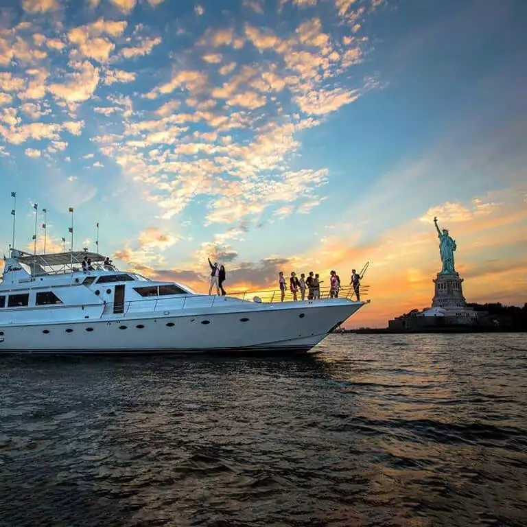 Dance to Latin Music at NY's Dembow vs Reggaeton Yacht Party! 2 Dance to Latin Music at NY's Dembow vs Reggaeton Yacht Party