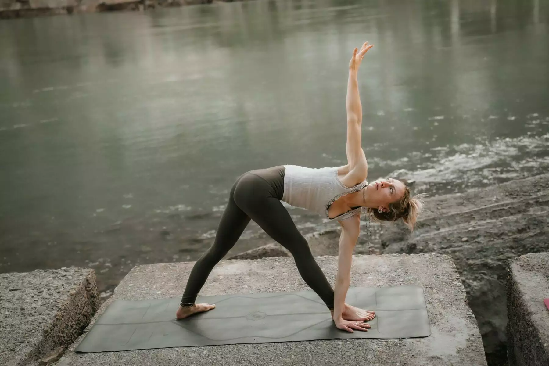 What are the best yoga poses for knee pain