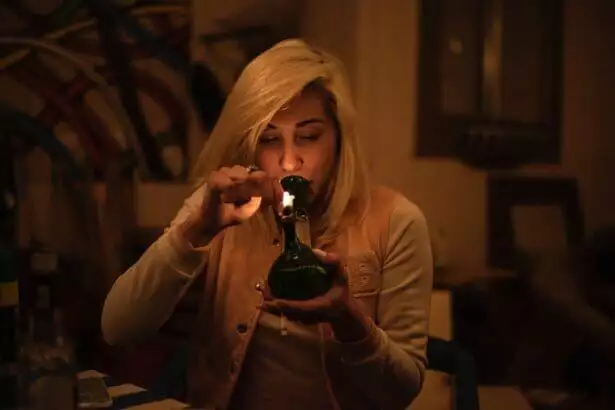 make water bottle bong