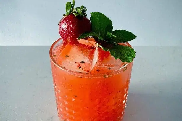 How to make strawberry mojito