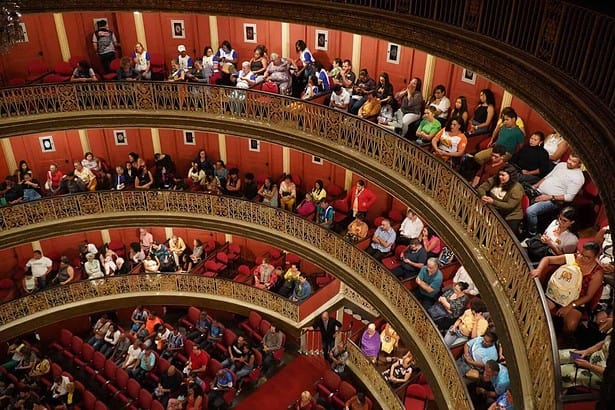 A Panoramic Bus Tour + TCL Chinese Theatre Tour Awaits in LA