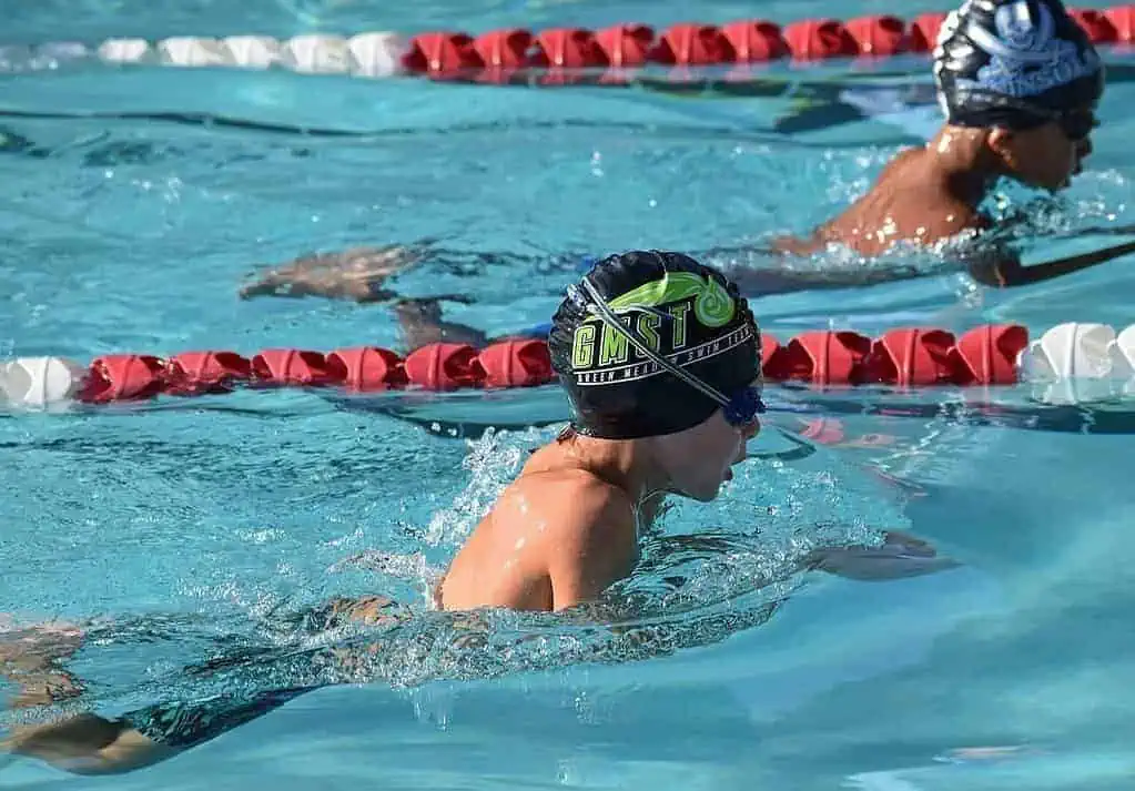 Does swimming build muscle?