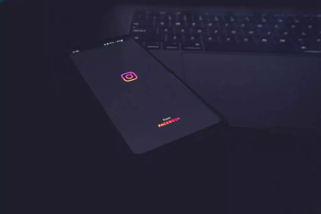 how to know if someone has deactivated their Instagram