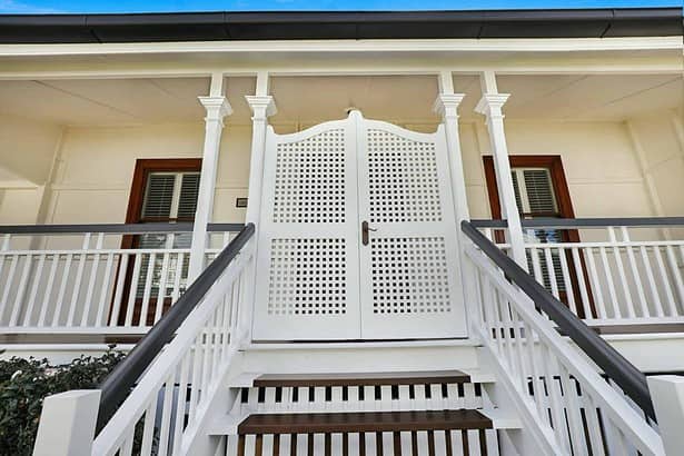 How to build a deck gate