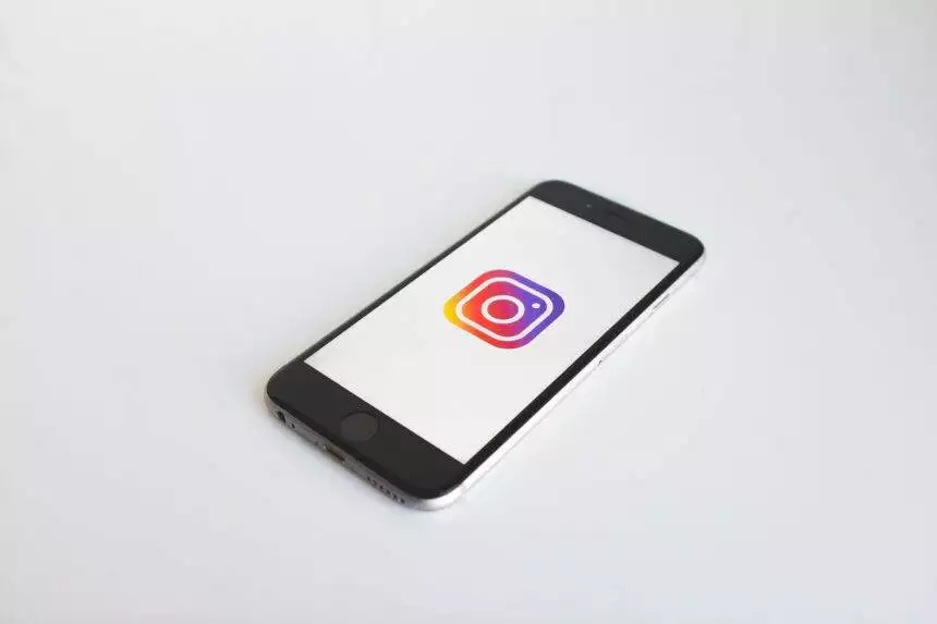 how to know if someone deactivated their instagram account