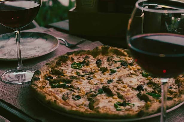 Get Set for a Pizza-Making and Wine Tasting Event in Chicago
