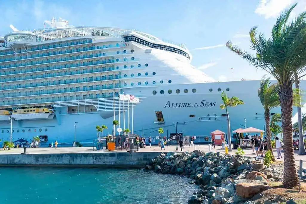 How Long Does It Take to Build a Cruise Ship? 5 White cruise ship on the dock