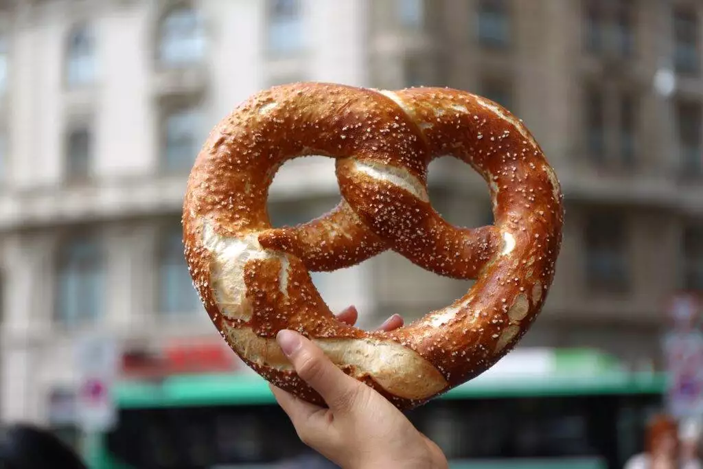 What To Eat With Pretzels: Must-Try Yummy Combinations 2 What to eat pretzels with
