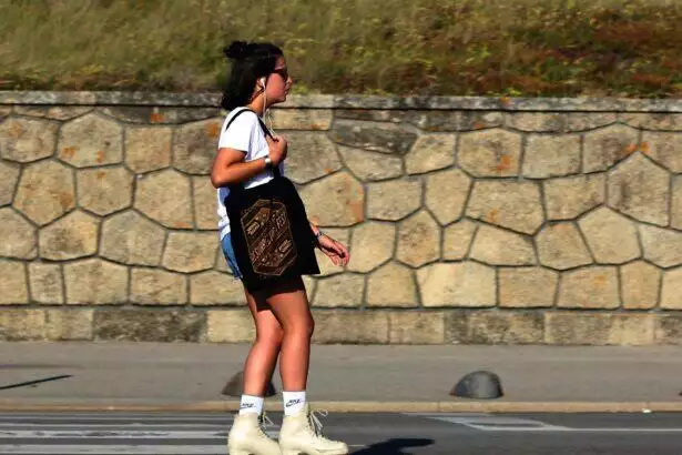 Rollerblade Adventure: Explore Miami's South Beach in Style!