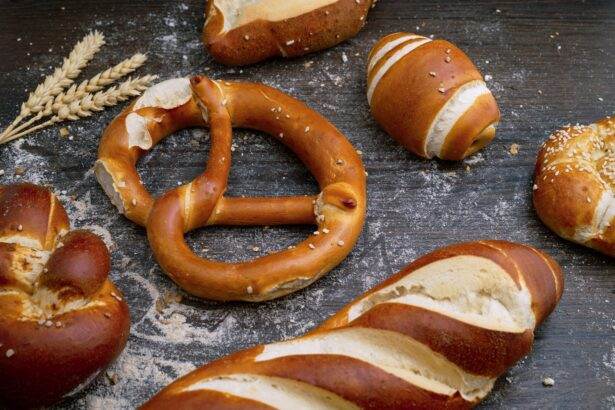 what to eat pretzels with