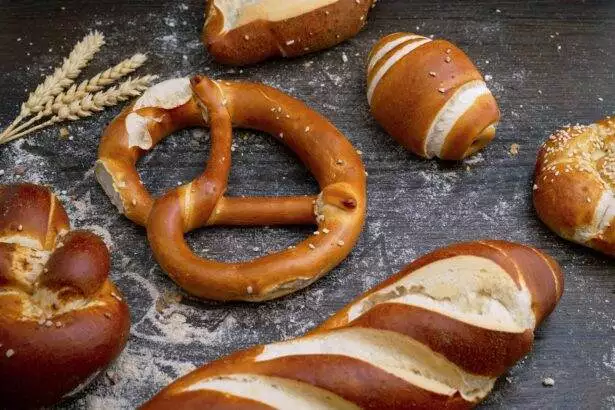 what to eat pretzels with