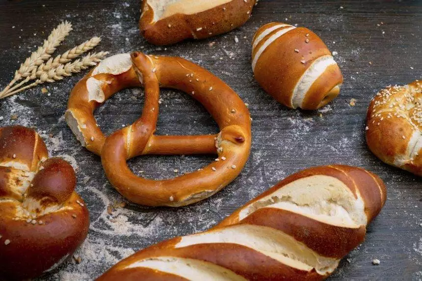 What To Eat With Pretzels: Must-Try Yummy Combinations 1 what to eat pretzels with