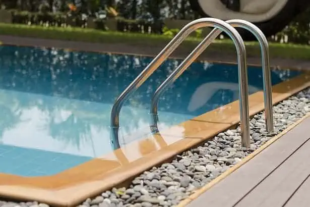 Concrete swimming pool