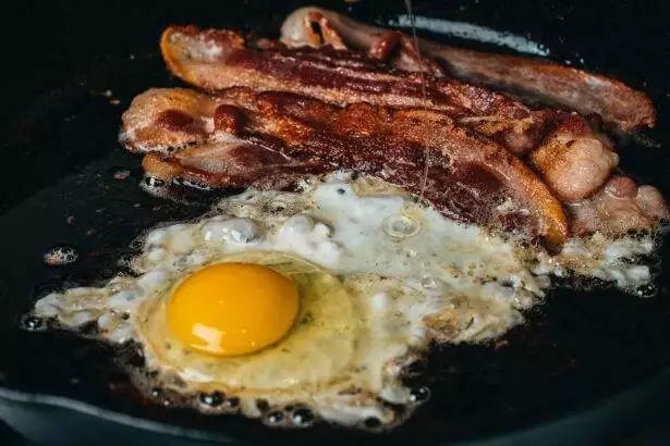 how to know if bacon is cooked
