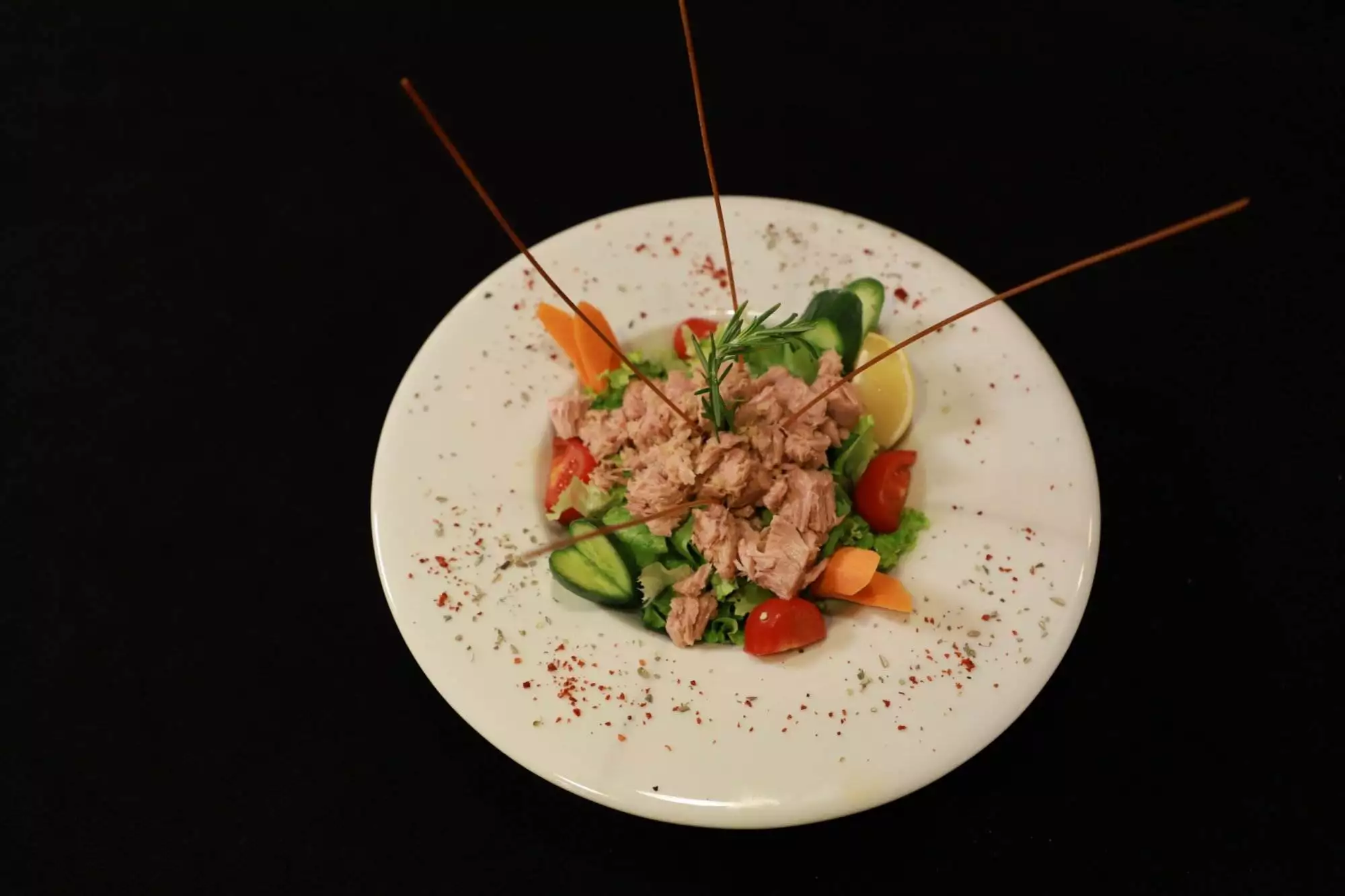 Picture of tuna salad served on a plate
