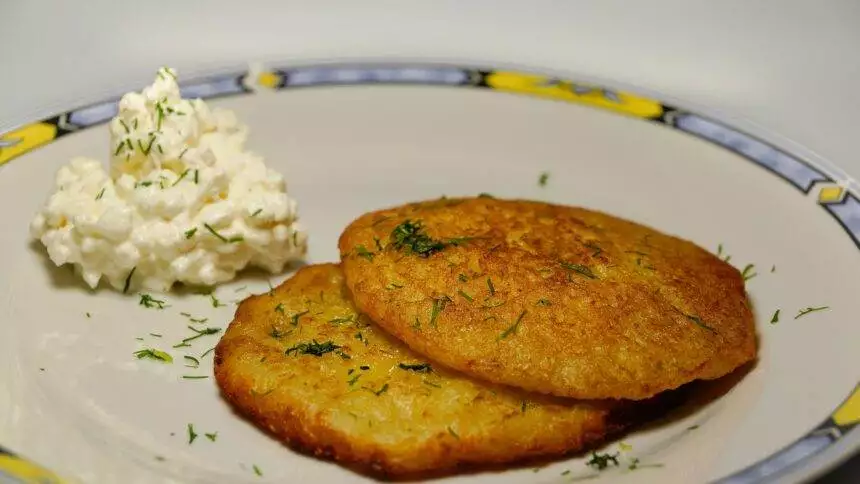 What to Eat With Latkes: Perfect Pairings to Elevate Your Latke Experience 1 What to eat with Latkes
