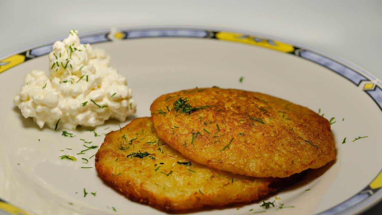 What to eat with Latkes