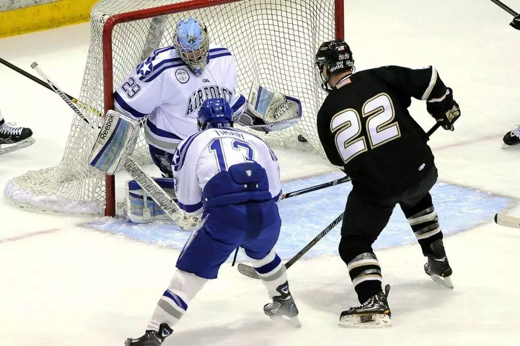 how do hockey players know when to change lines