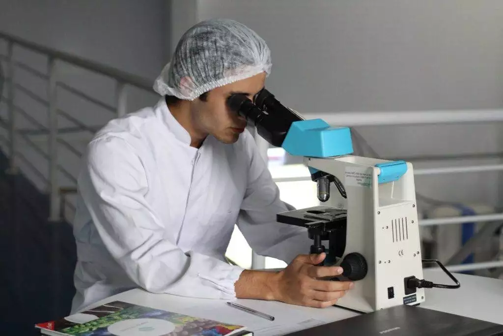 Gemstone Evolution: The Growing Popularity of Lab-Grown Diamonds 3 A scientist is looking into a microscope in a lab.