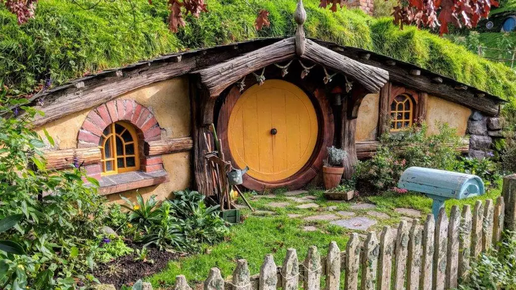 own hobbit house

