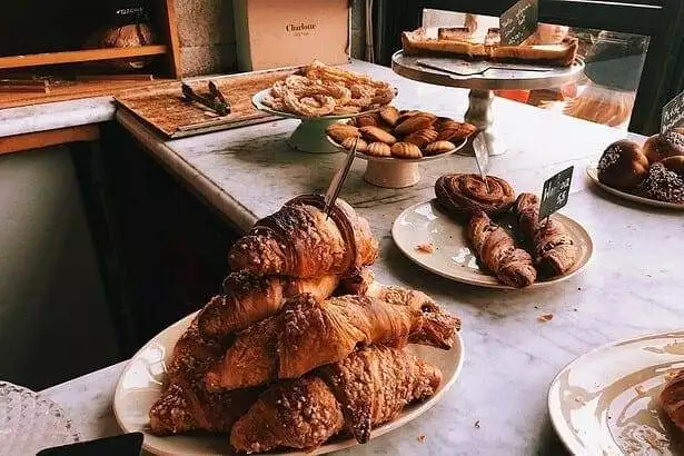 what to eat with croissants