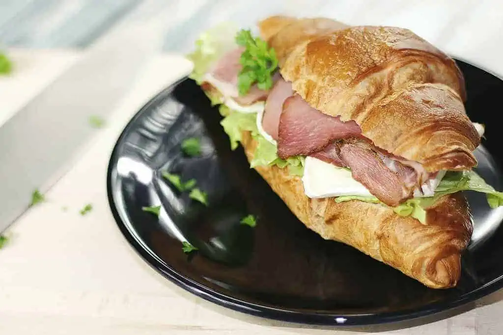 What to Eat with Croissants: Tasty Duos 11 what to eat with croissants