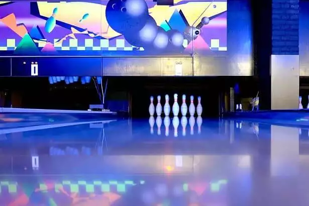 how much does it cost to build a bowling alley