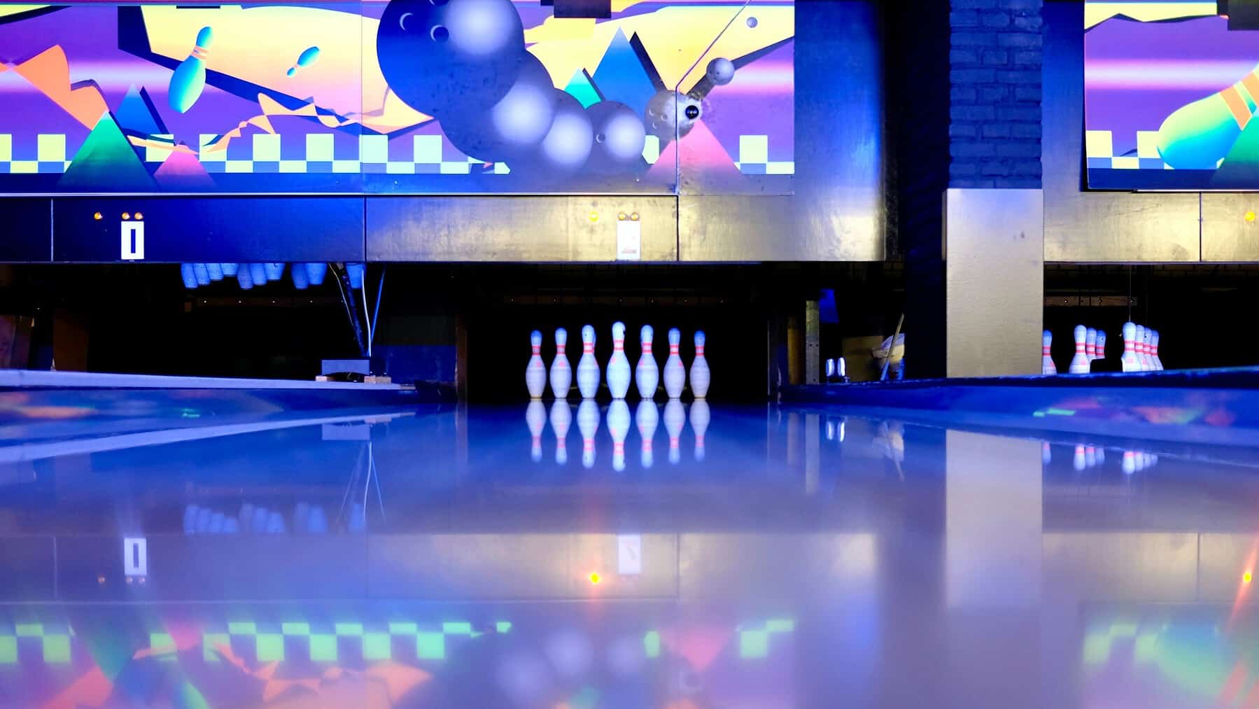 how much does it cost to build a bowling alley
