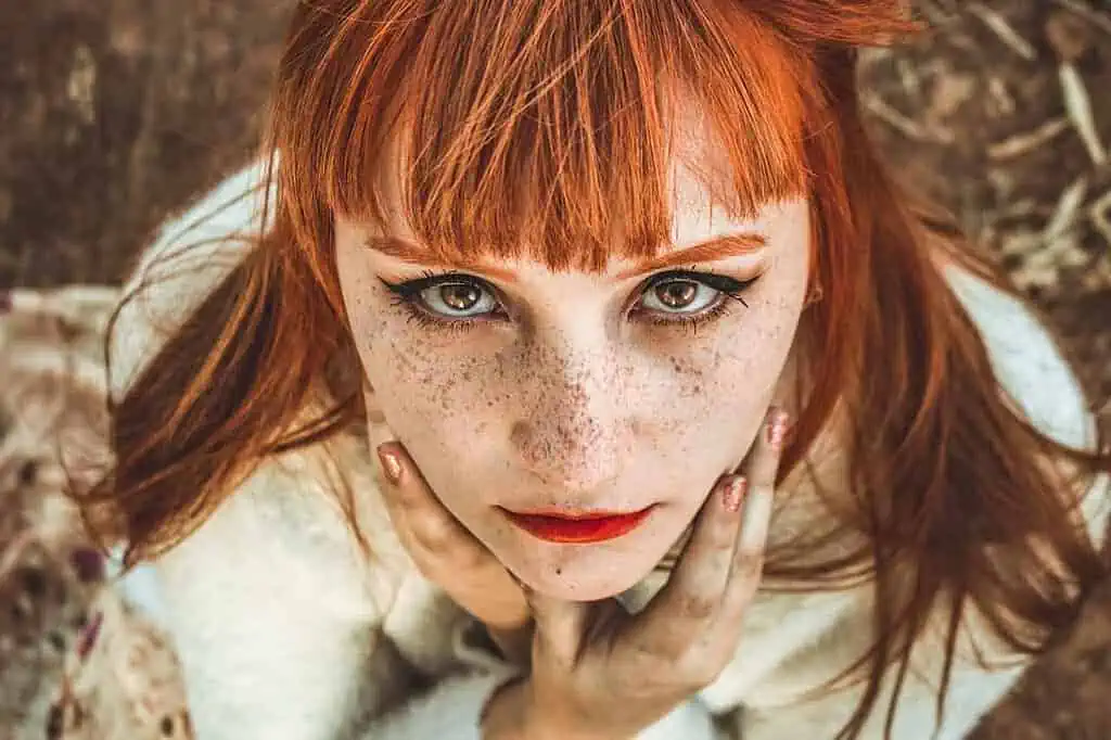 What are the Best Eye Makeup Colors to Compliment Amber Eyes? 8 What are the Best Eye Makeup Colors to Compliment Amber Eyes
