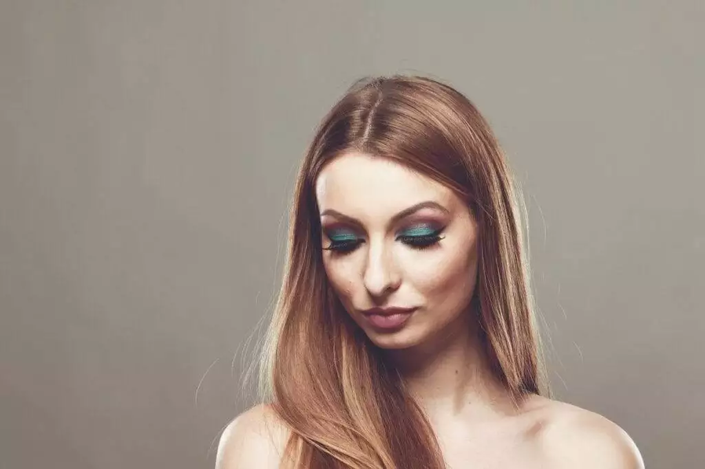 What are the Best Eye Makeup Colors to Compliment Amber Eyes? 5 What are the Best Eye Makeup Colors to Compliment Amber Eyes