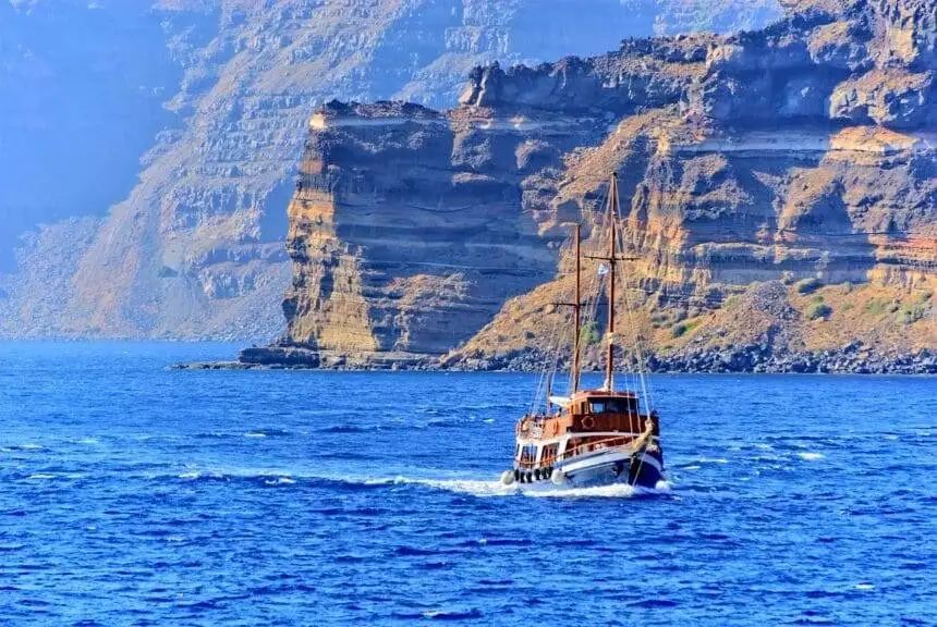 Tips and Insights for Your Athens to Santorini Ferry Trip! 1 Tips and Insights for Your Athens to Santorini Ferry Trip!