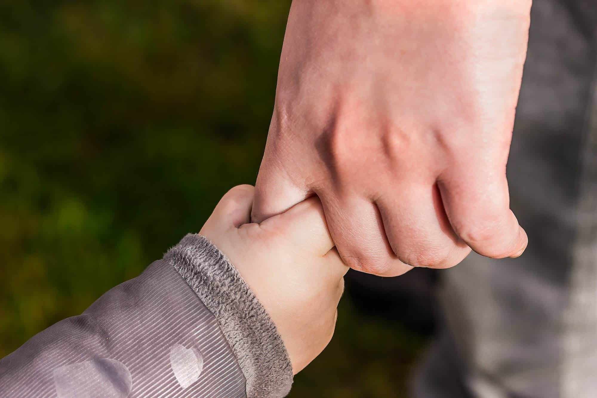 8 signs you were raised by a toxic mother
