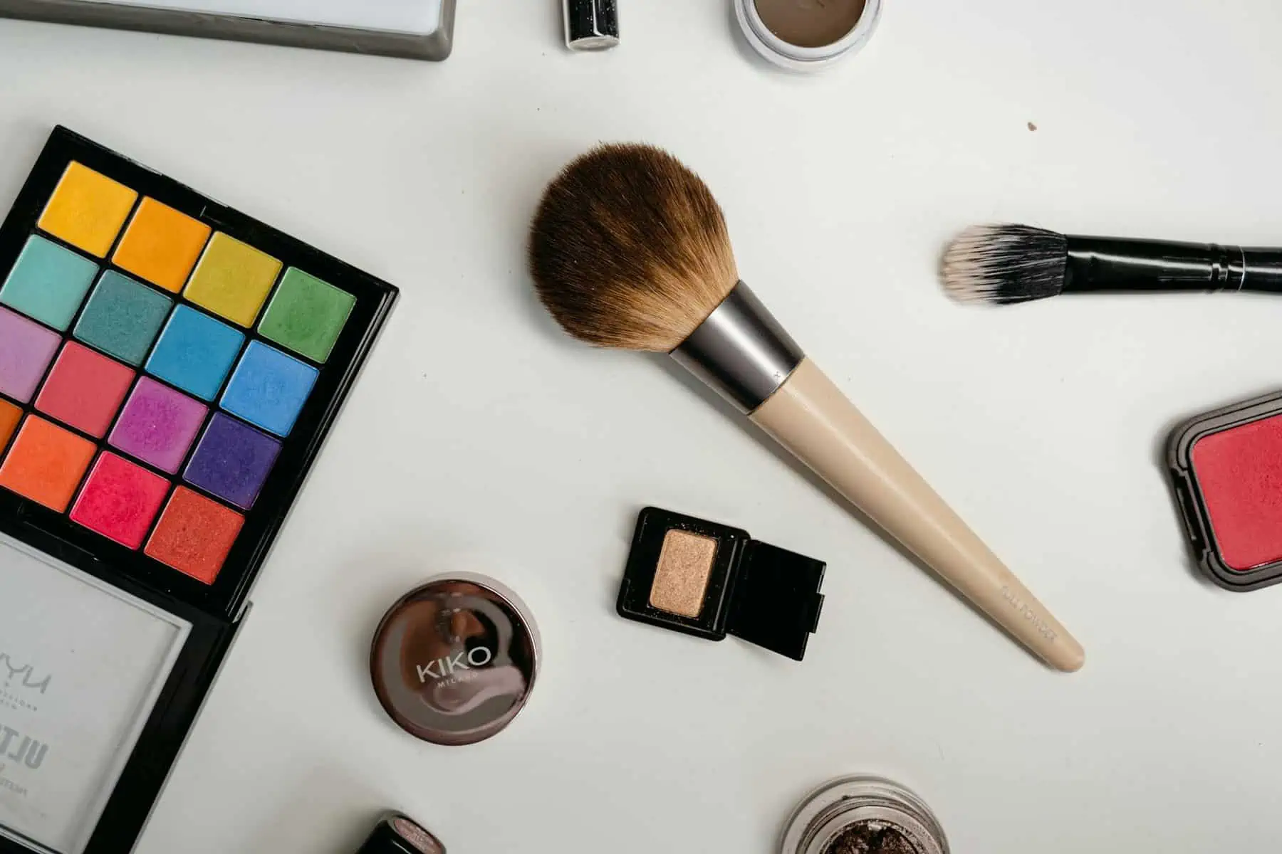 A Complete Guide: Choosing the Best Eye Shadows for Hazel Eyes 5