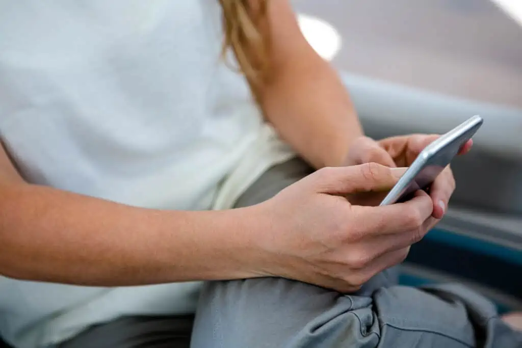 15 Ways to Keep Yourself Entertained on Your Mobile Phone When You're Bored 6 female hands, typing on a mobile phone