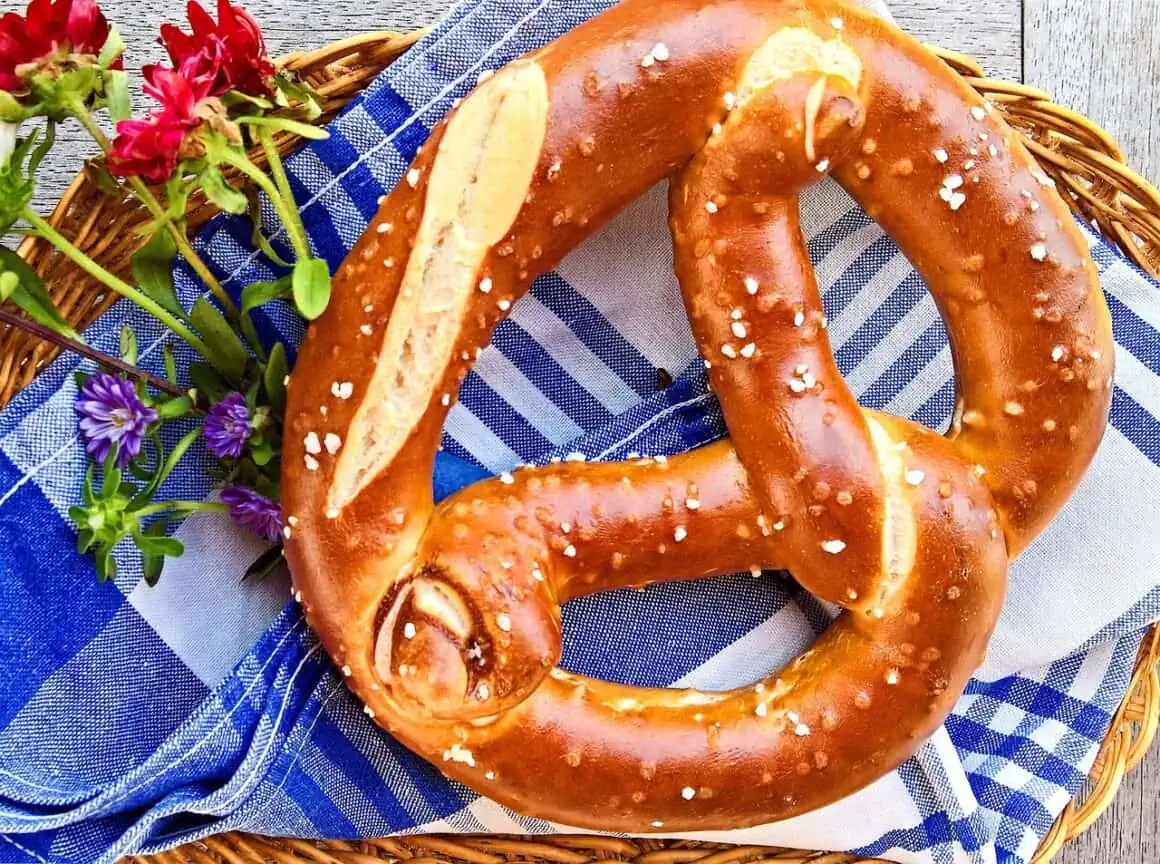 What To Eat With Pretzels: Must-Try Yummy Combinations 3 What to eat pretzels with