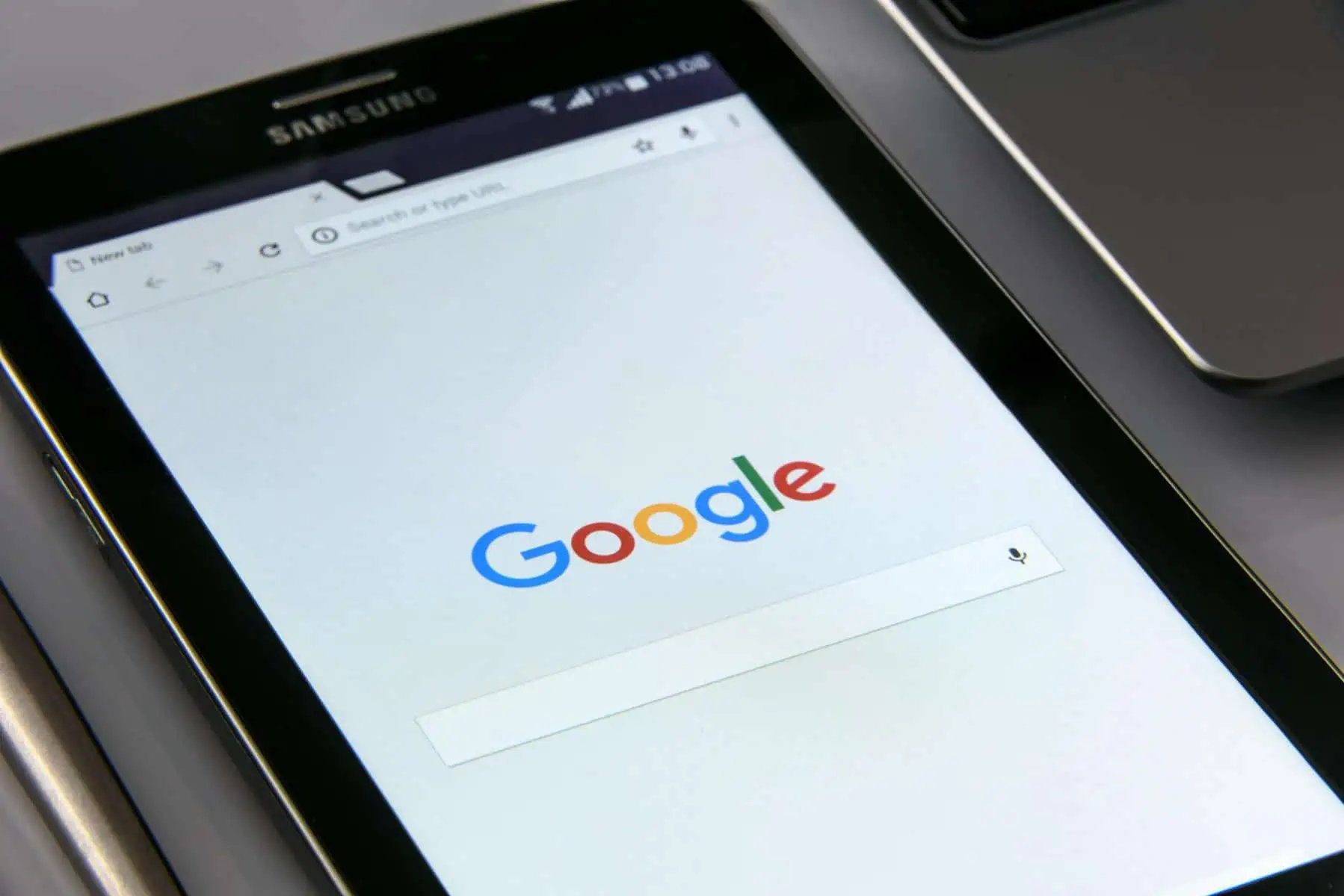 Home Icy 39 Google search engine homepage displayed on a mobile device.