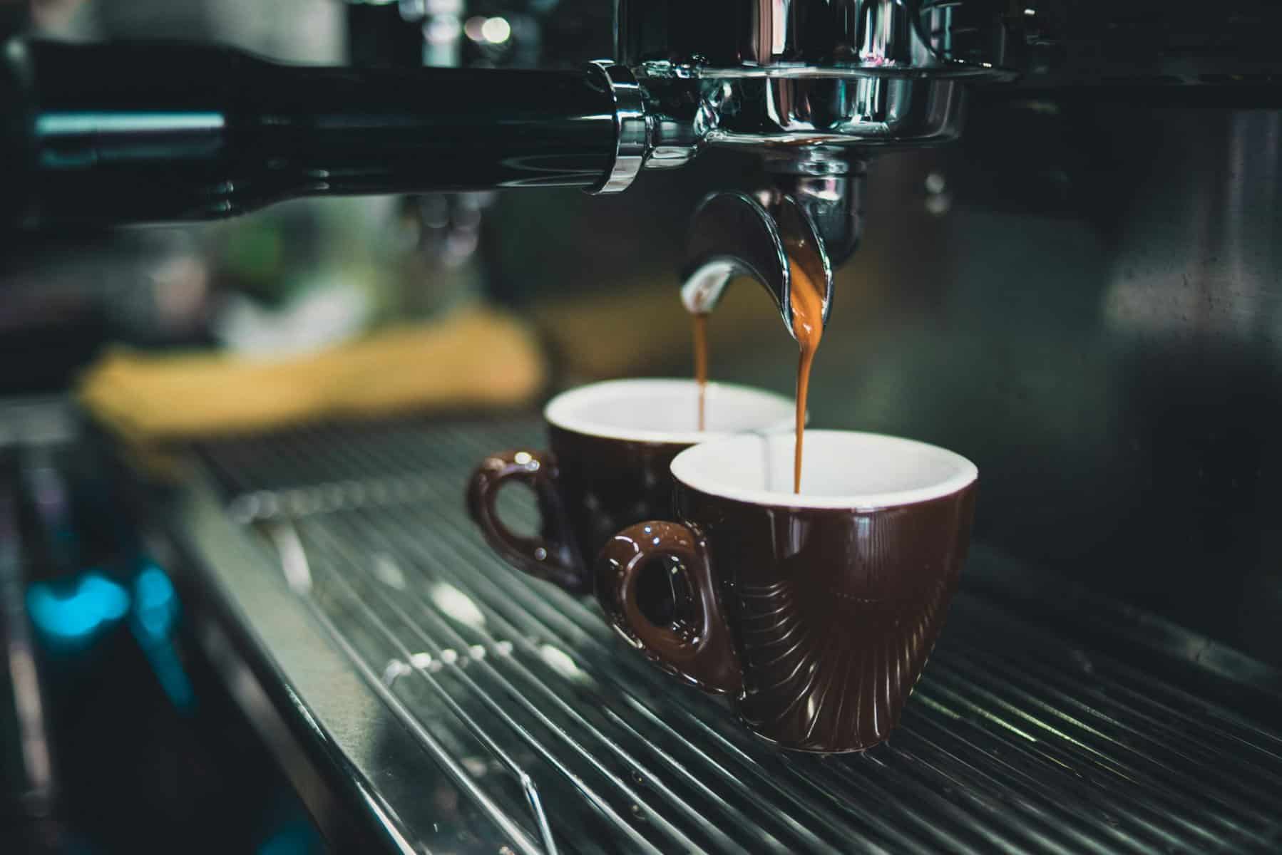 Home Icy 40 Coffee brewing process with espresso machine pouring into cups.