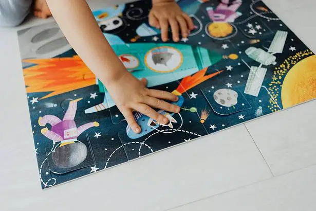 Space-themed educational puzzle for kids, featuring planets and rockets.