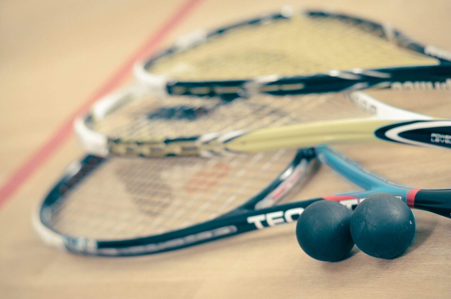 squash vs raquetball